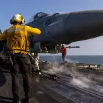 سنتكوم تنفي احتجاز أي جنود أميركيين وتنشر صورًا لحاملة الطائرات أبراهام لينكولن