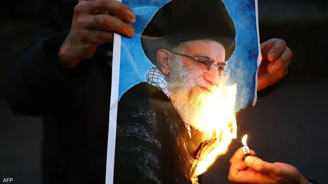 توتر بين الحرس الثوري والتيار البراغماتي عقب اعتذار بزشكيان لدول المنطقة وتسريع إجراءات اختيار المرشد الأعلى الجديد