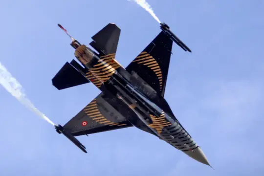 تركيا تنشر مقاتلات F-16 وأنظمة دفاع جوي في شمال قبرص