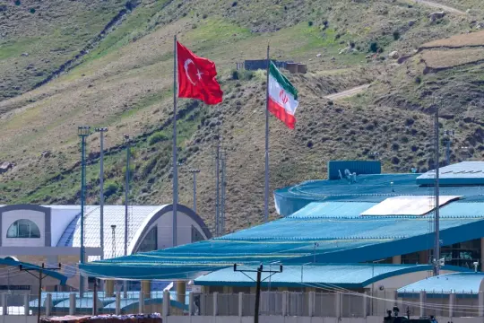 تركيا تصد صاروخًا بالستيًا إيرانيًا داخل مجالها الجوي