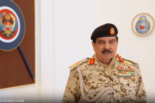 الملك حمد بن عيسى آل خليفة يزور سلاح الجو الملكي البحريني ويشيد بالجاهزية القتالية