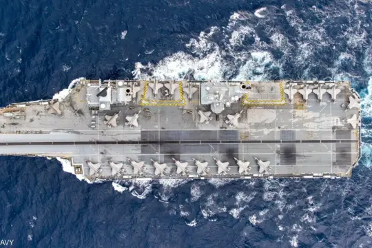 بريطانيا تفضل القطب الشمالي على إرسال حاملتي طائرات لتعزيز الدفاعات في الشرق الأوسط