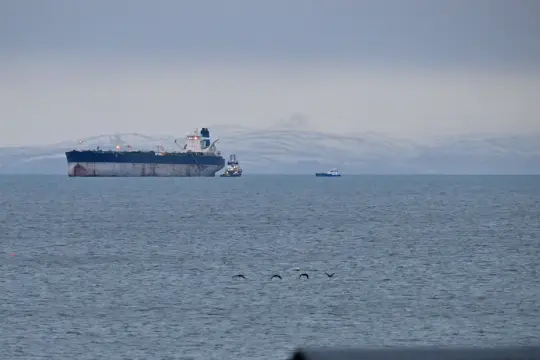 واشنطن تصدر ترخيصاً مؤقتاً يسمح بشراء النفط الروسي حتى 11 أبريل