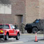 مقتل مهاجم بعد اقتحام كنيس يهودي بشاحنة في ميشيغن الأميركية
