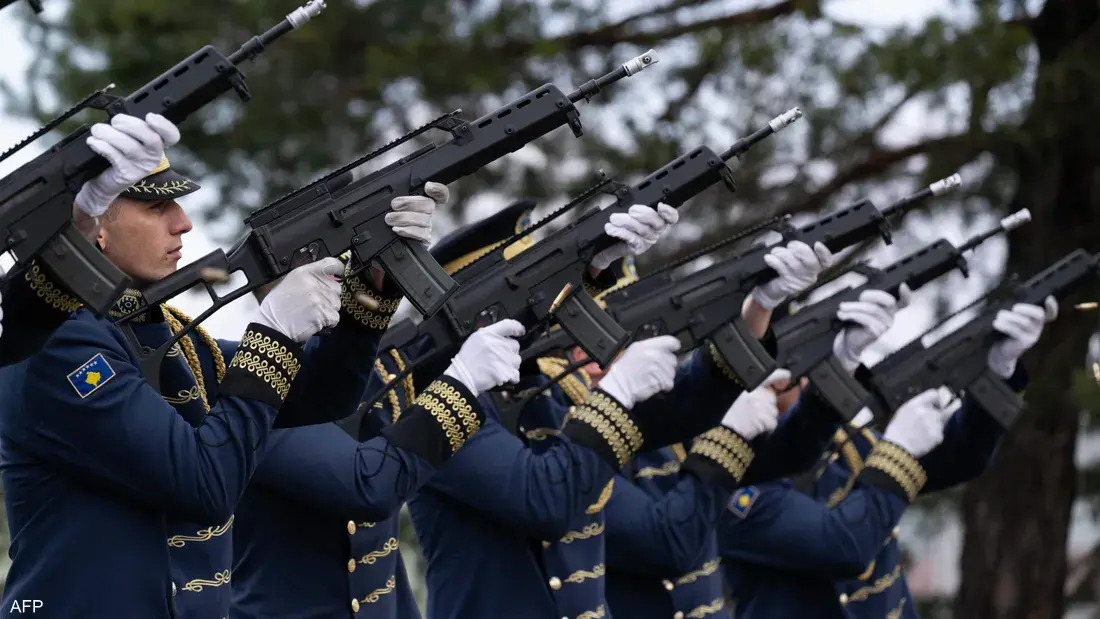 رئيس صربيا يعلن استعداد بلاده لأي هجوم محتمل ويستعرض قدراتها العسكرية المتقدمة