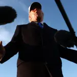 ترامب يؤكد أن إيران "مهزومة تماما" ويرفض أي اتفاق معها