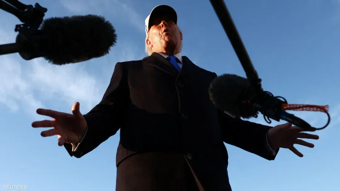 ترامب يؤكد أن إيران "مهزومة تماما" ويرفض أي اتفاق معها