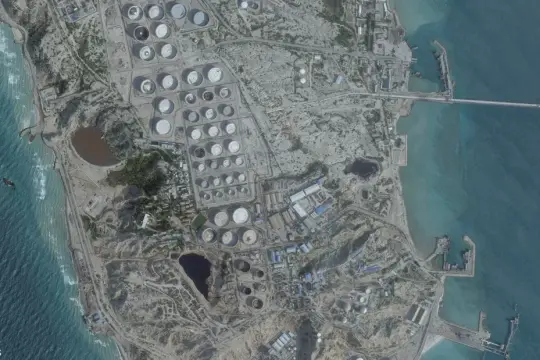 البيت الأبيض: الولايات المتحدة قادرة على السيطرة على جزيرة خرج في أي وقت