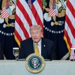 ترامب يؤجل الهجمات على إيران 10 أيام والمواجهات الصاروخية تتواصل