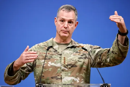 الناتو يسحب جميع قواته من العراق بسبب تداعيات الحرب على إيران