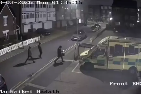 تحقيق في حريق متعمد يستهدف سيارات إسعاف يهودية في لندن