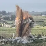 تصعيد إسرائيلي في جنوب لبنان رغم الهدنة: تفجير منازل وقصف مدفعي وإغلاق بلدات