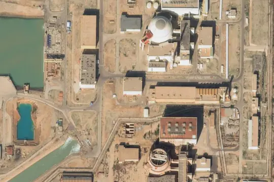 تحذير دولي من خطر إشعاعي بعد ضربات قرب محطة بوشهر النووية