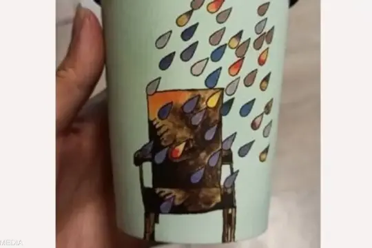 إيران تغلق مقاهي شهيرة في طهران بسبب تصميم أكواب اعتُبر رمزا سياسيًا