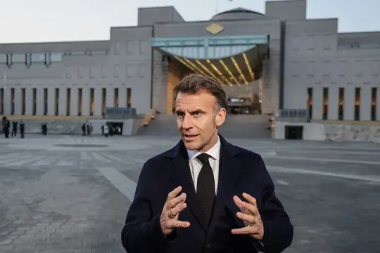 ماكرون يحذر: الإجراءات العسكرية ضد إيران لا تحل أزمة النووي وحلف الناتو يفقد مضمونه