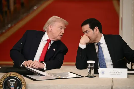 توتر داخل الناتو: وزير خارجية ترامب يطالب بإعادة تقييم العلاقة مع الحلف