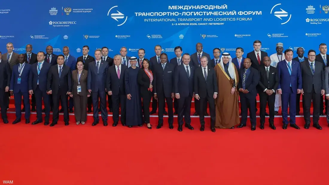 سهيل المزروعي يدعو لتعزيز أمن الممرات البحرية وتطوير بدائل لوجستية مرنة