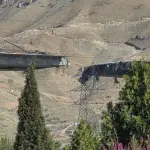 الولايات المتحدة تستهدف جسراً إيرانياً رئيسياً وتلوّح بضربات إضافية بعد تهديد ترامب