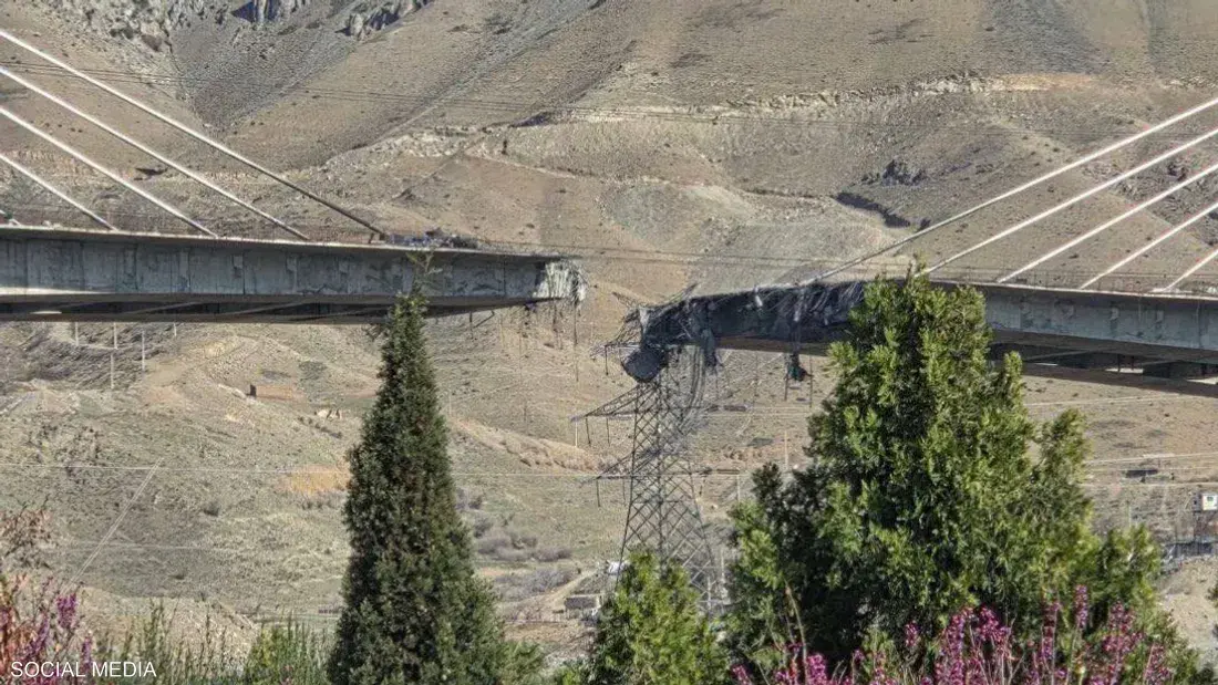 الولايات المتحدة تستهدف جسراً إيرانياً رئيسياً وتلوّح بضربات إضافية بعد تهديد ترامب