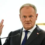 توسك: تهديد ترامب بالانسحاب من الناتو يشبه "خطة أحلام" بوتين