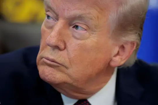 ترامب يمدد المهلة ويصعّد التهديد: اتفاق محتمل مع إيران خلال ساعات أو ضربات واسعة