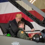 ترامب يكشف تفاصيل عملية إنقاذ الطيار الأميركي المصاب داخل إيران