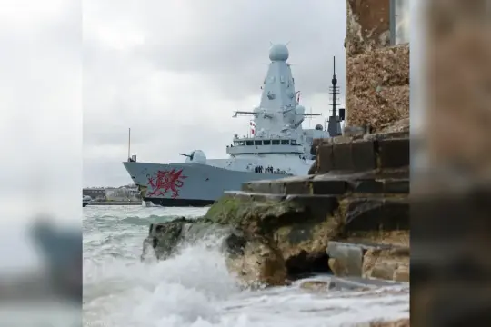 وزارة الدفاع البريطانية تنفي إصابة سفينة حربية بصواريخ حزب الله في البحر المتوسط