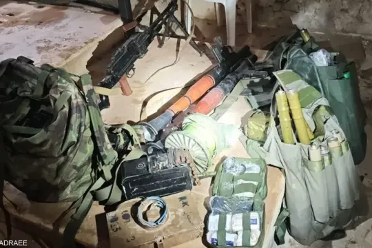 الجيش الإسرائيلي يعثر على مخازن أسلحة لحزب الله في جنوب لبنان ويصدر أوامر إخلاء