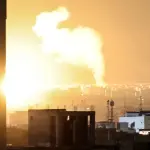 الولايات المتحدة وإسرائيل تشنّان غارات مكثفة على إيران قبل انتهاء مهلة ترامب