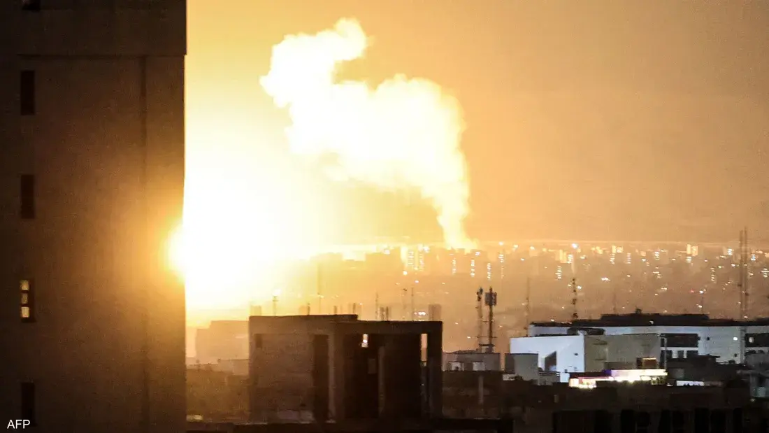 مقتل 18 شخصًا وإصابة العشرات في ضربات جوية استهدفت محافظات شمال غرب طهران وضواحيها