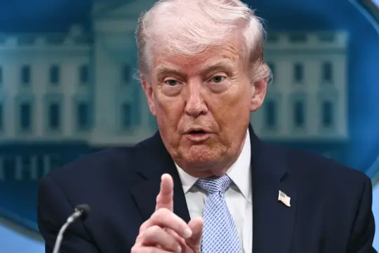 ترامب: سنبحث مع إيران تخفيف الرسوم والعقوبات