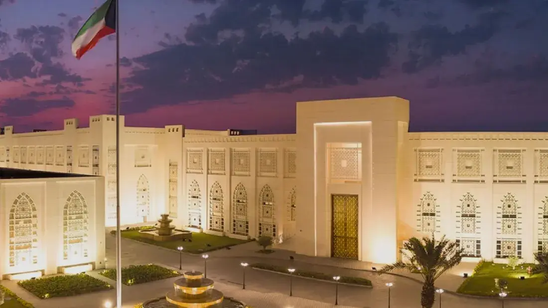 الخارجية الكويتية تعتبر الهجمات انتهاكاً صارخاً للسيادة وتؤكد حقها في الدفاع عن النفس