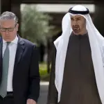 محمد بن زايد يستقبل كير ستارمر ويبحثان تطورات الشرق الأوسط والتعاون الثنائي