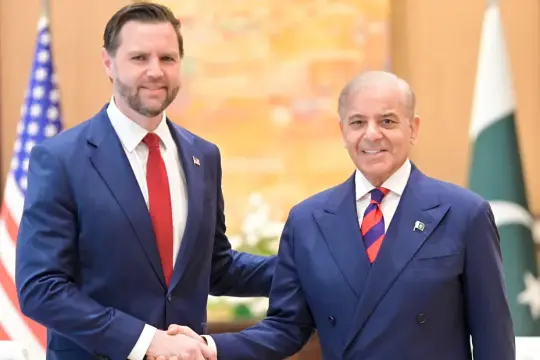شهباز شريف يلتقي جيه دي فانس في إسلام آباد بالتزامن مع محادثات إيران وأميركا
