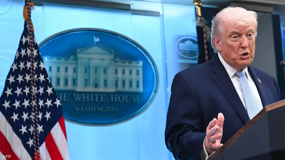 الرئيس الأميركي يؤكد وفرة إنتاج النفط ويحذر طهران من فرض رسوم على الملاحة في هرمز