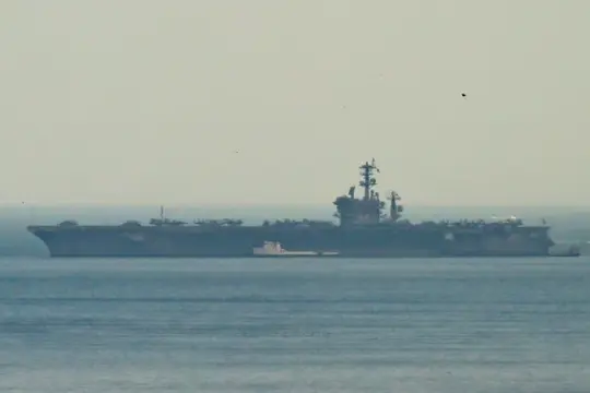 أكسيوس: سفن تابعة للبحرية الأميركية عبرت مضيق هرمز