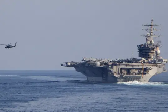 واشنطن تنشر أكثر من 15 سفينة حربية لدعم عملية حصار مضيق هرمز