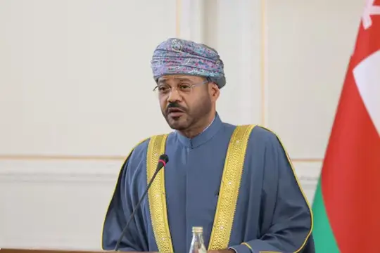 عُمان تدعو لتمديد الهدنة بين واشنطن وطهران وتقديم تنازلات مؤلمة