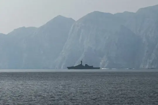 القيادة المركزية الأميركية تعلن فرض سيطرة بحرية شرقي مضيق هرمز