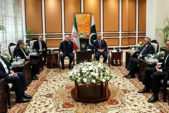 مسؤول إيراني: زيارة قائد الجيش الباكستاني خففت الخلافات ومهّدت لمحادثات جديدة مع واشنطن