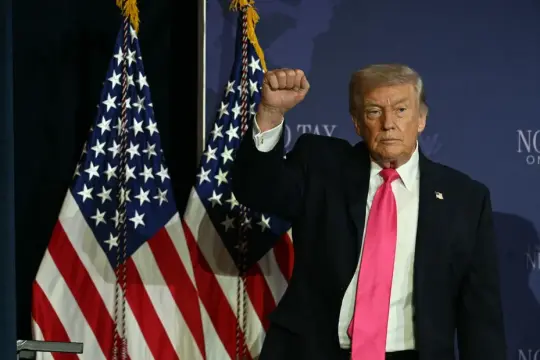 ترامب: مضيق هرمز مفتوح بالكامل… والحصار البحري على إيران مستمر