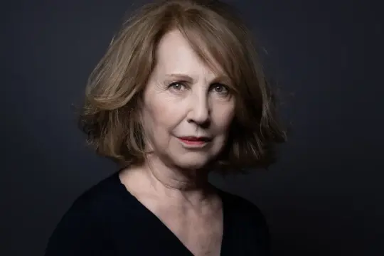 وفاة الممثلة الفرنسية ناتالي باي عن 77 عامًا بعد صراع مع مرض نادر