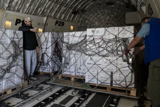 وصول طائرة مساعدات إماراتية جديدة إلى العريش ضمن عملية "الفارس الشهم 3" لدعم غزة