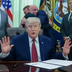 ترامب: "قنابل ستبدأ بالانفجار" إذا انهار وقف إطلاق النار مع إيران وتحذير من تصعيد خطير