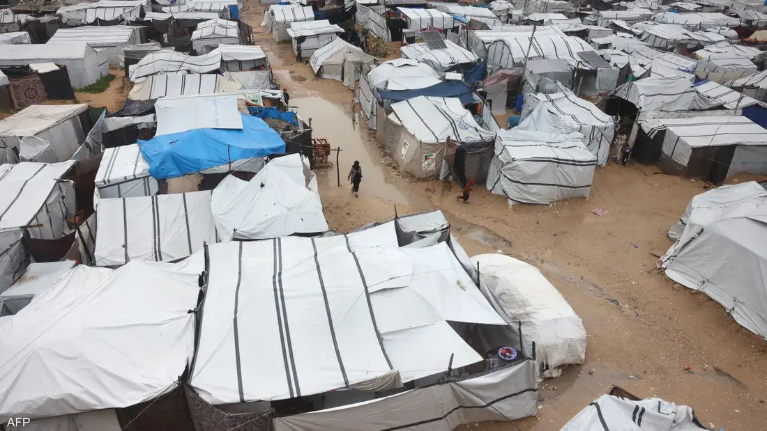 تدهور بيئي حاد في مخيمات النزوح مع ارتفاع الحرارة ونقص الخدمات بعد وقف إطلاق النار