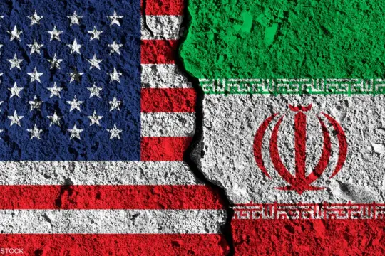 أكسيوس: واشنطن تعتبر المقترح الإيراني غير كافٍ وتلوّح بخيار “القوة” وسط تعثر المفاوضات