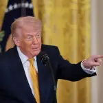 ترامب يجري مكالمة مع فون دير لاين ويهدد برفع الرسوم على الاتحاد الأوروبي ويجدد موقفه من إيران