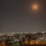 تقارير عن ضربات أميركية قرب قشم وبندر عباس وتوتر متصاعد في مضيق هرمز