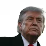 ترامب يؤكد استمرار وقف إطلاق النار مع إيران ويصف الضربات بـ“الخفيفة” وسط تصعيد في مضيق هرمز