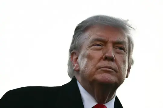 ترامب يؤكد استمرار وقف إطلاق النار مع إيران ويصف الضربات بـ“الخفيفة” وسط تصعيد في مضيق هرمز